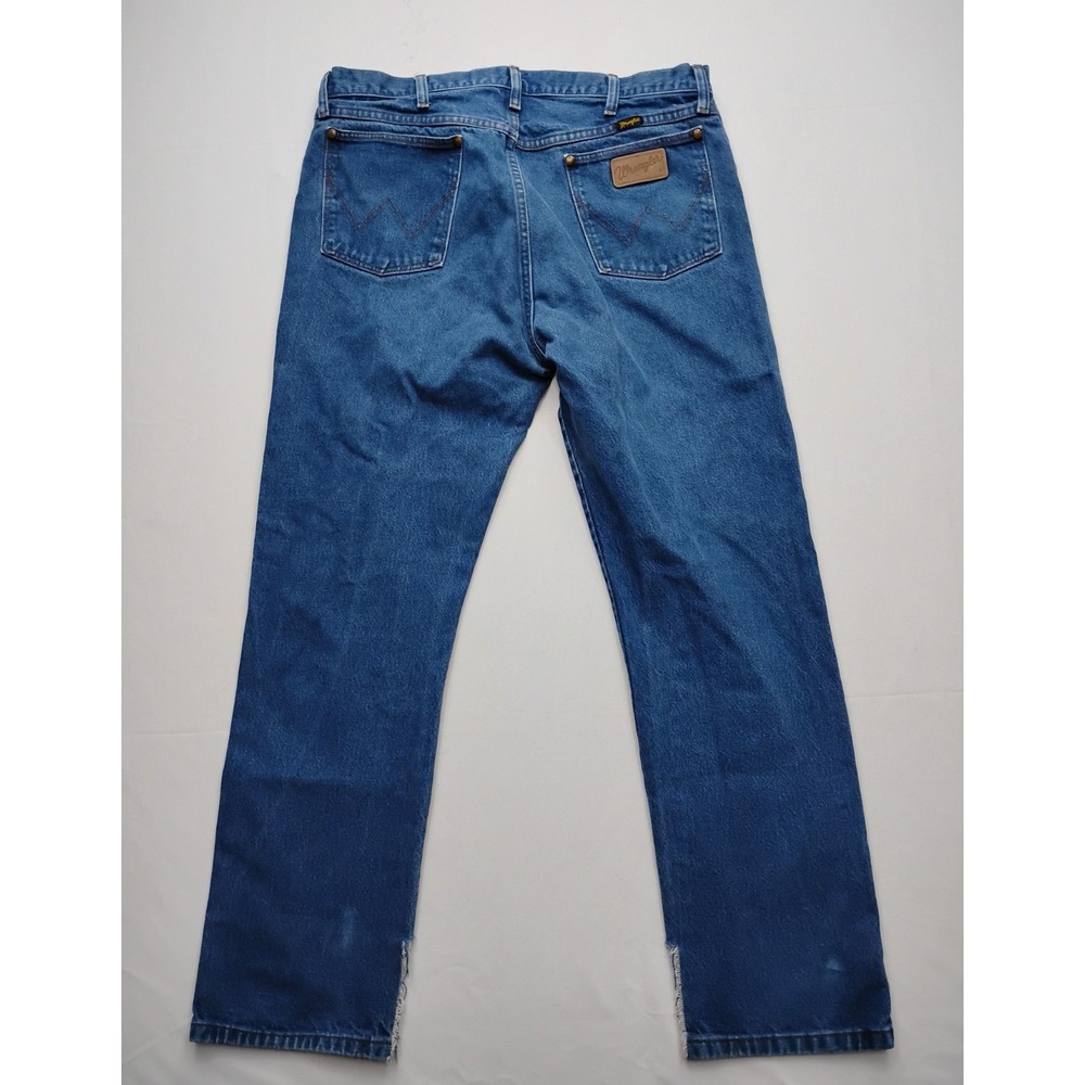 Wrangler 13mwz Men Jeans Classic Blue Denim Straight Leg Size 38x32 Cowboy Cut - Picture 3 of 9